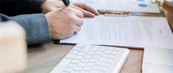 工程保证保险合同中，投保人、保险人、被保险人各有哪些权利？